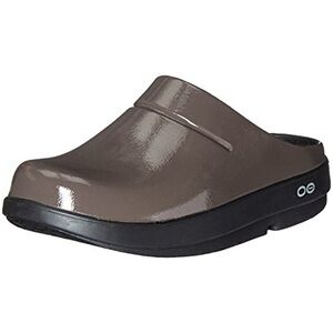 Oofos  OOclog Luxe Recovery Clogs in Mocha size 8